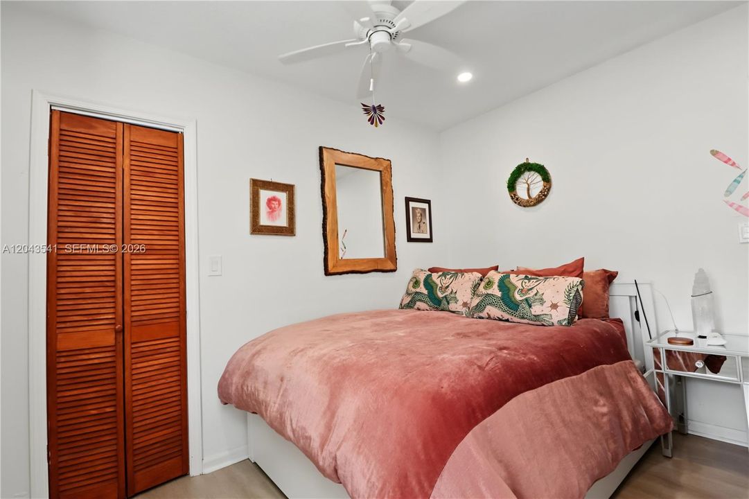 En Venta: $875,000 (3 camas, 2 baños, 2141 Pies cuadrados)