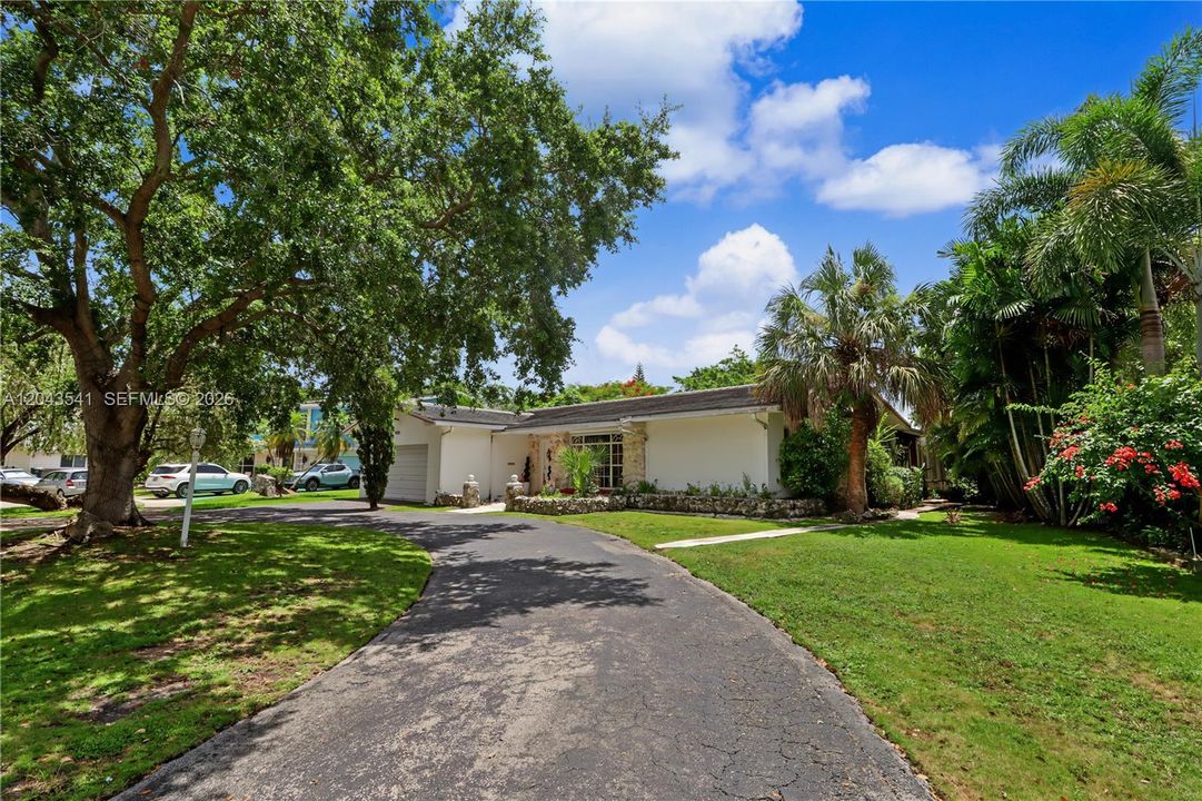 En Venta: $875,000 (3 camas, 2 baños, 2141 Pies cuadrados)
