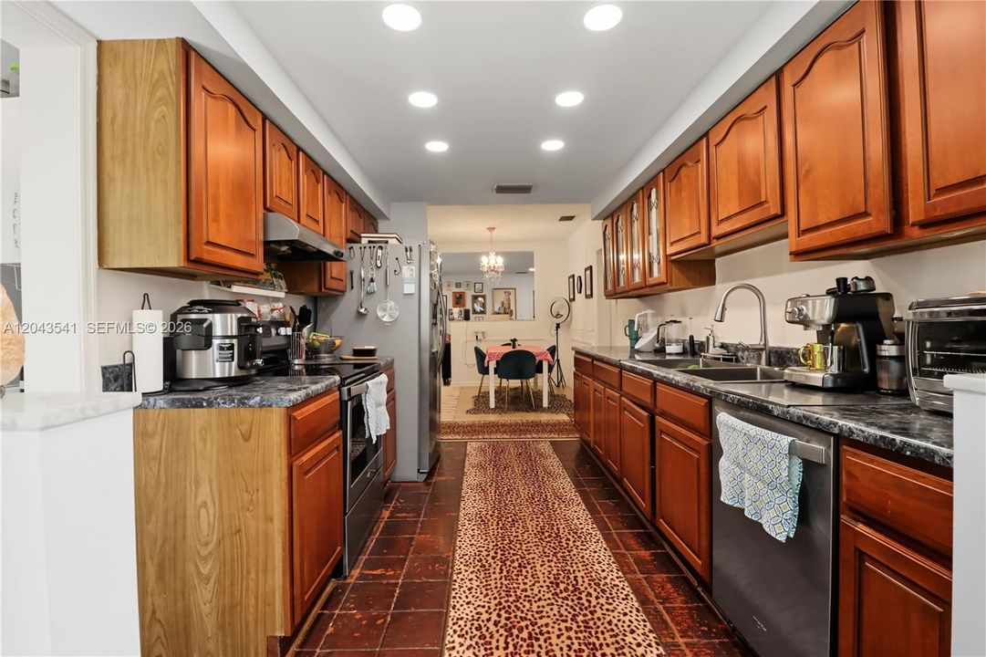 En Venta: $875,000 (3 camas, 2 baños, 2141 Pies cuadrados)
