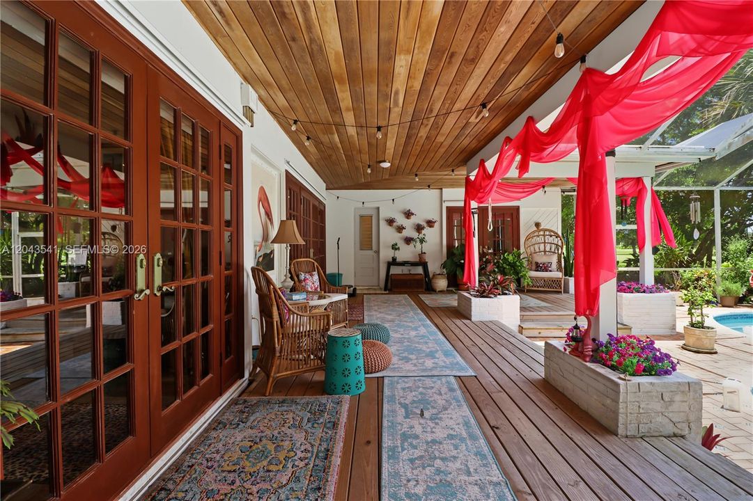En Venta: $875,000 (3 camas, 2 baños, 2141 Pies cuadrados)