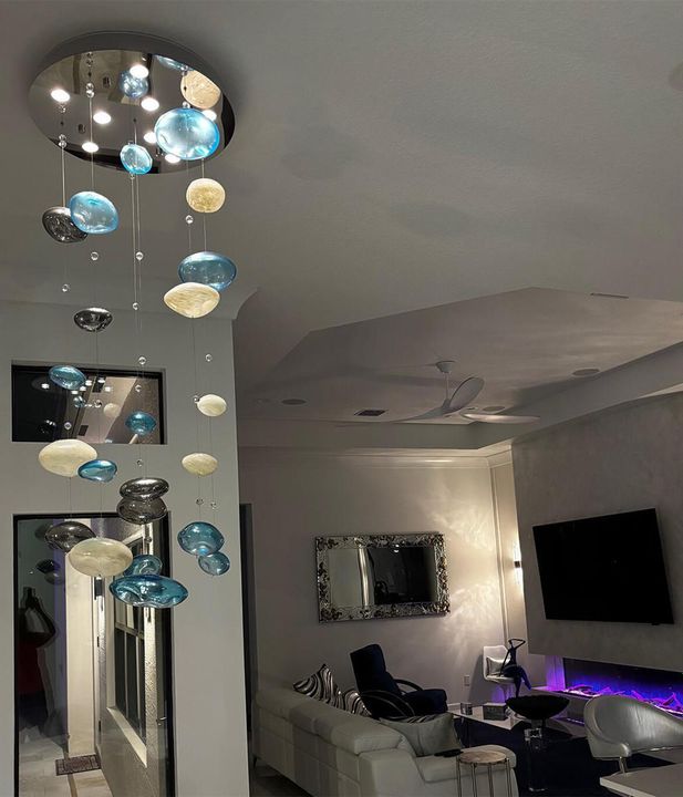 Dinette Dale Tiffany Chandelier