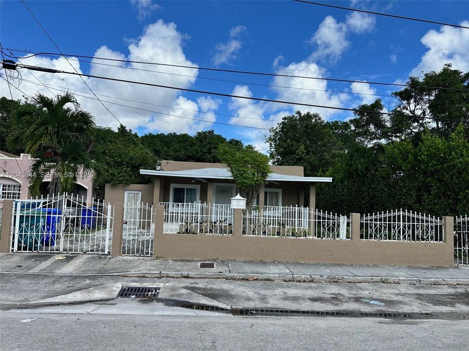 En Renta: $1,900 (2 camas, 1 baños, 1784 Pies cuadrados)