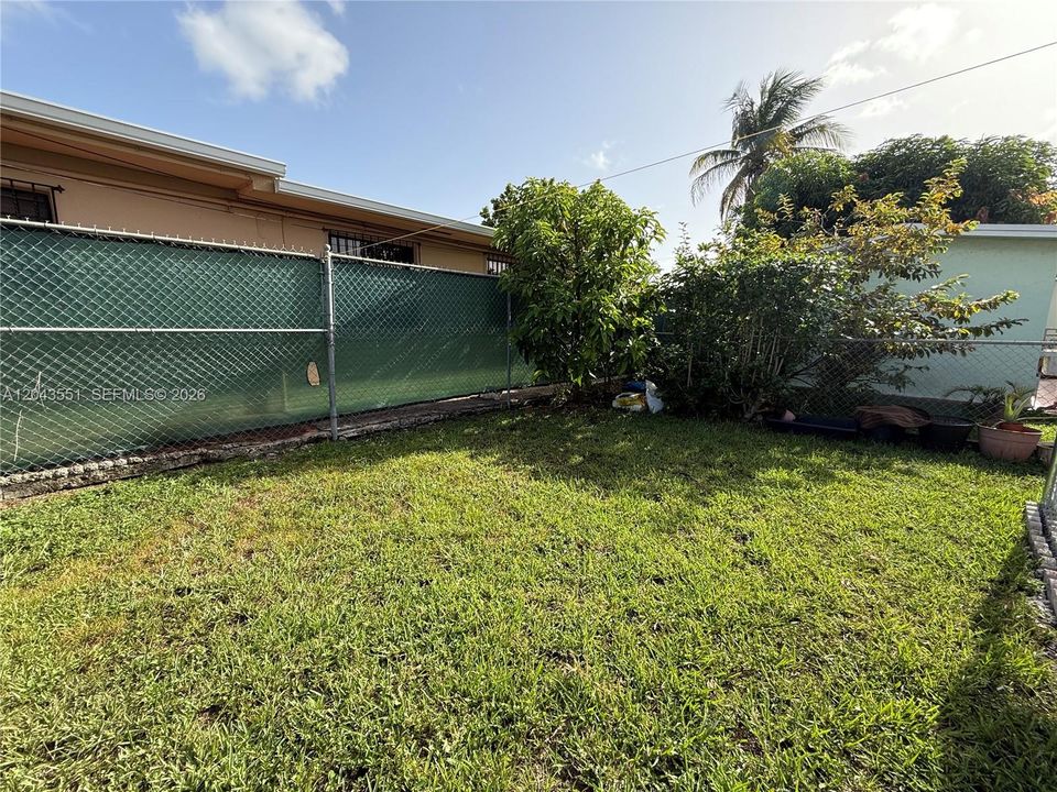 For Rent: $1,950 (1 beds, 1 baths, 2193 Square Feet)