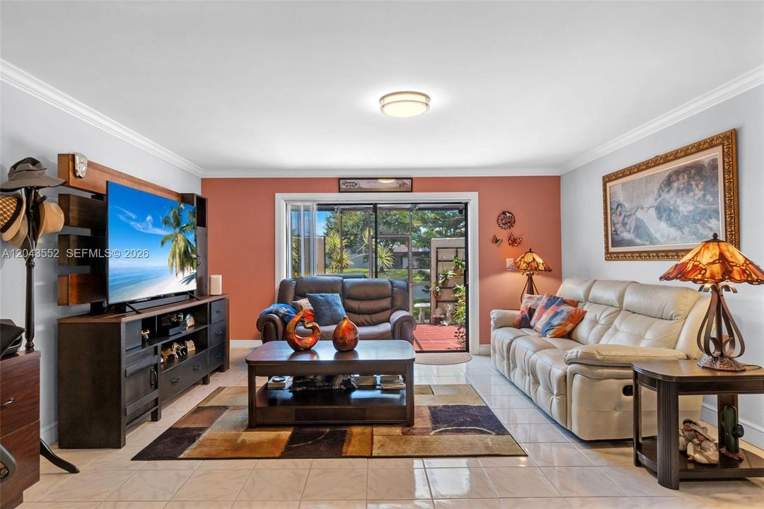 For Sale: $349,900 (2 beds, 2 baths, 1214 Square Feet)