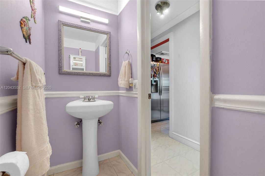 For Sale: $349,900 (2 beds, 2 baths, 1214 Square Feet)