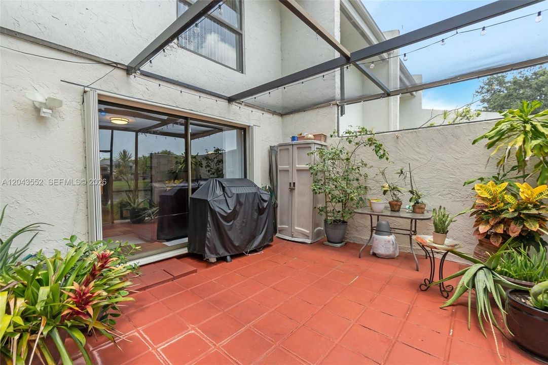 For Sale: $349,900 (2 beds, 2 baths, 1214 Square Feet)