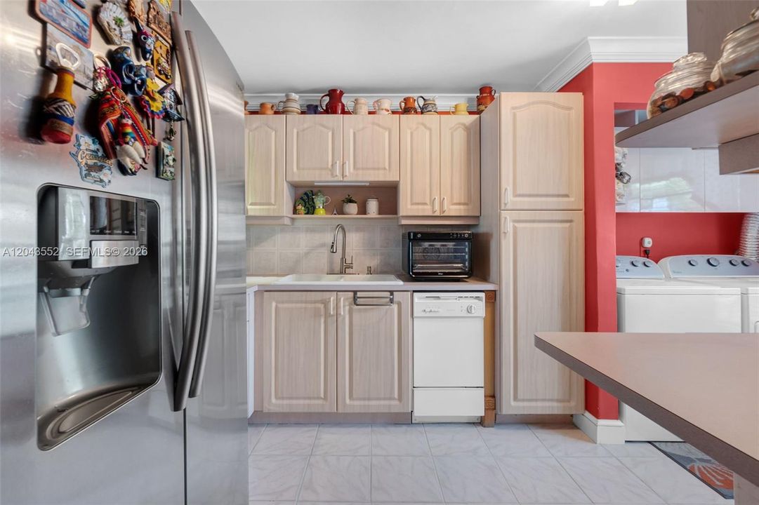 For Sale: $349,900 (2 beds, 2 baths, 1214 Square Feet)
