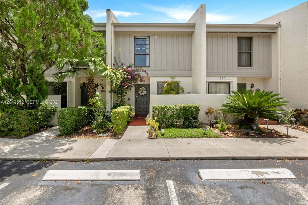 For Sale: $349,900 (2 beds, 2 baths, 1214 Square Feet)