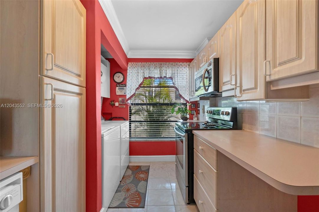 For Sale: $349,900 (2 beds, 2 baths, 1214 Square Feet)