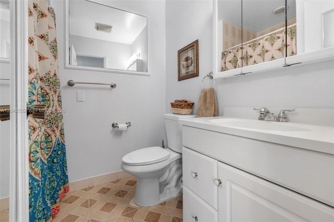 For Sale: $349,900 (2 beds, 2 baths, 1214 Square Feet)