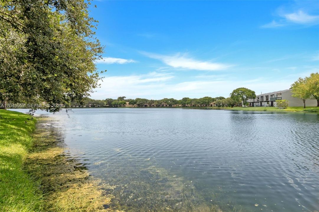 For Sale: $349,900 (2 beds, 2 baths, 1214 Square Feet)