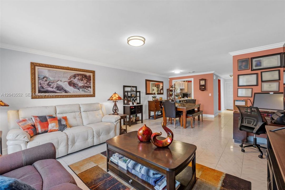 For Sale: $349,900 (2 beds, 2 baths, 1214 Square Feet)