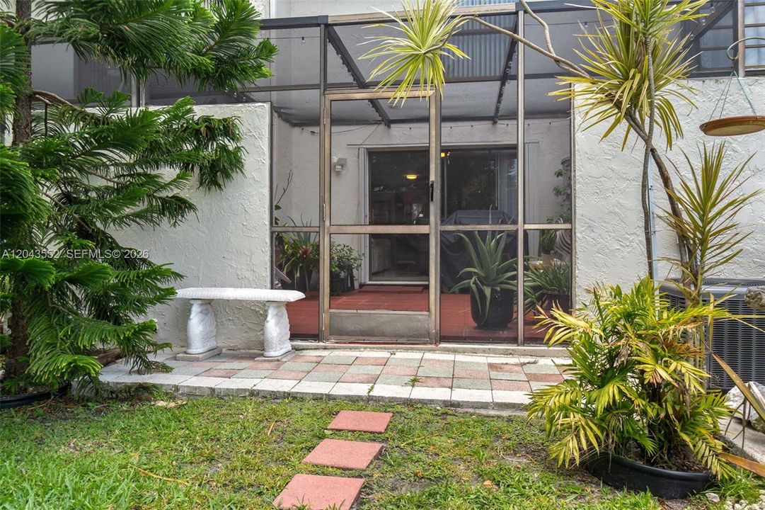 For Sale: $349,900 (2 beds, 2 baths, 1214 Square Feet)