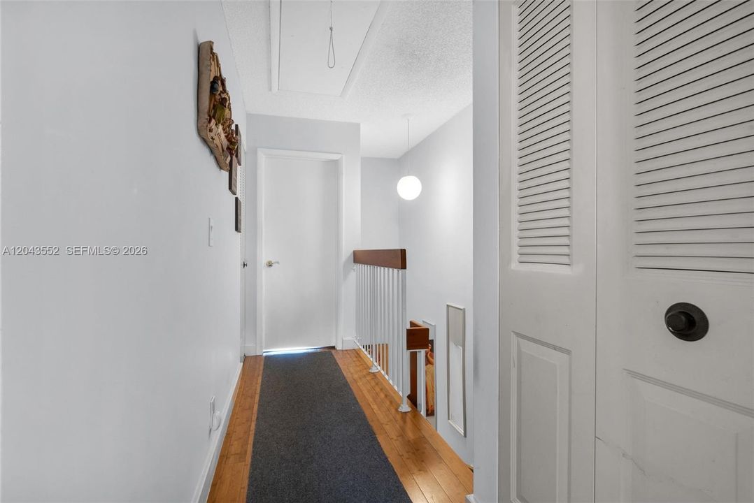 For Sale: $349,900 (2 beds, 2 baths, 1214 Square Feet)