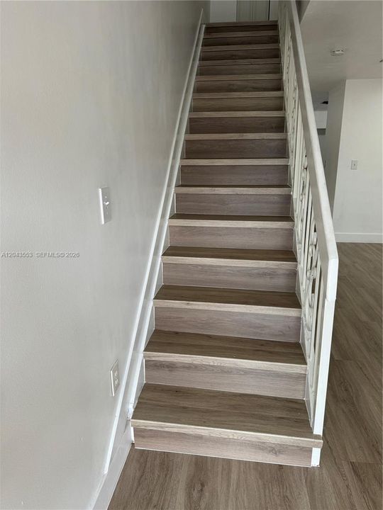 На продажу: $395,000 (2 спален, 2 ванн, 1100 Квадратных фут)