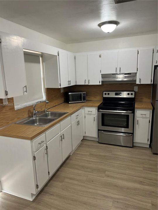 На продажу: $395,000 (2 спален, 2 ванн, 1100 Квадратных фут)