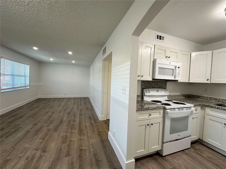 В аренду: $1,695 (1 спален, 1 ванн, 700 Квадратных фут)