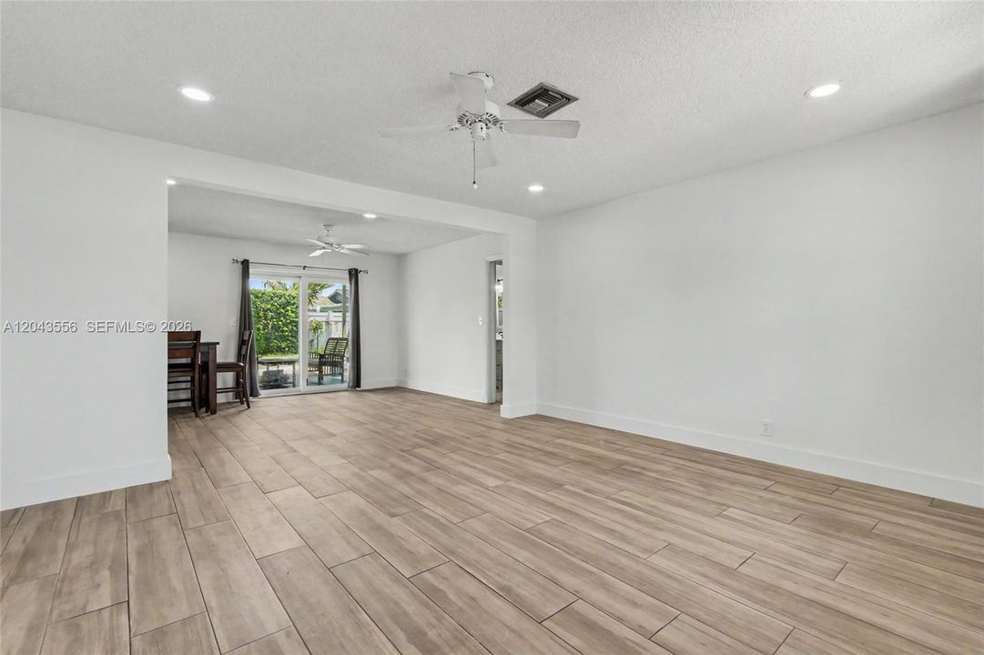 На продажу: $589,900 (3 спален, 2 ванн, 1536 Квадратных фут)