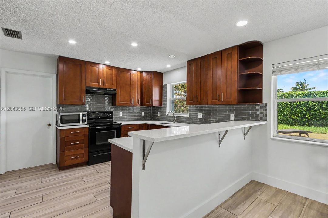 На продажу: $589,900 (3 спален, 2 ванн, 1536 Квадратных фут)