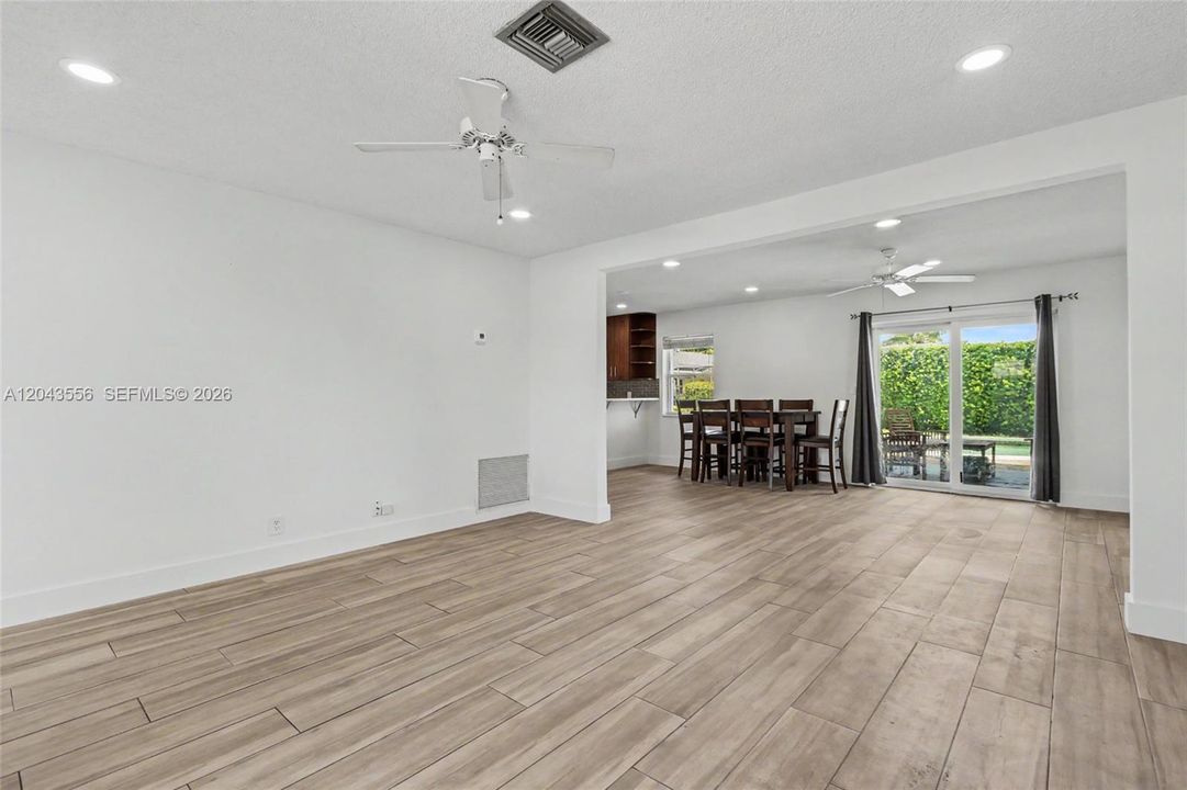 На продажу: $589,900 (3 спален, 2 ванн, 1536 Квадратных фут)