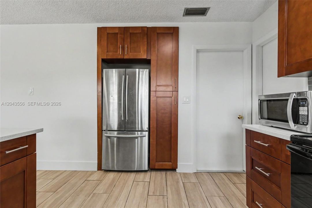 На продажу: $589,900 (3 спален, 2 ванн, 1536 Квадратных фут)