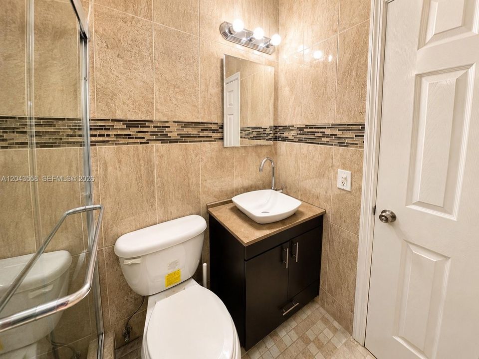 В аренду: $1,695 (0 спален, 1 ванн, 287 Квадратных фут)