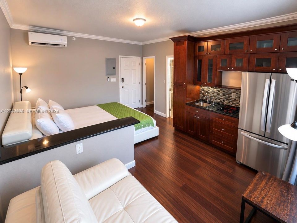 В аренду: $1,695 (0 спален, 1 ванн, 287 Квадратных фут)