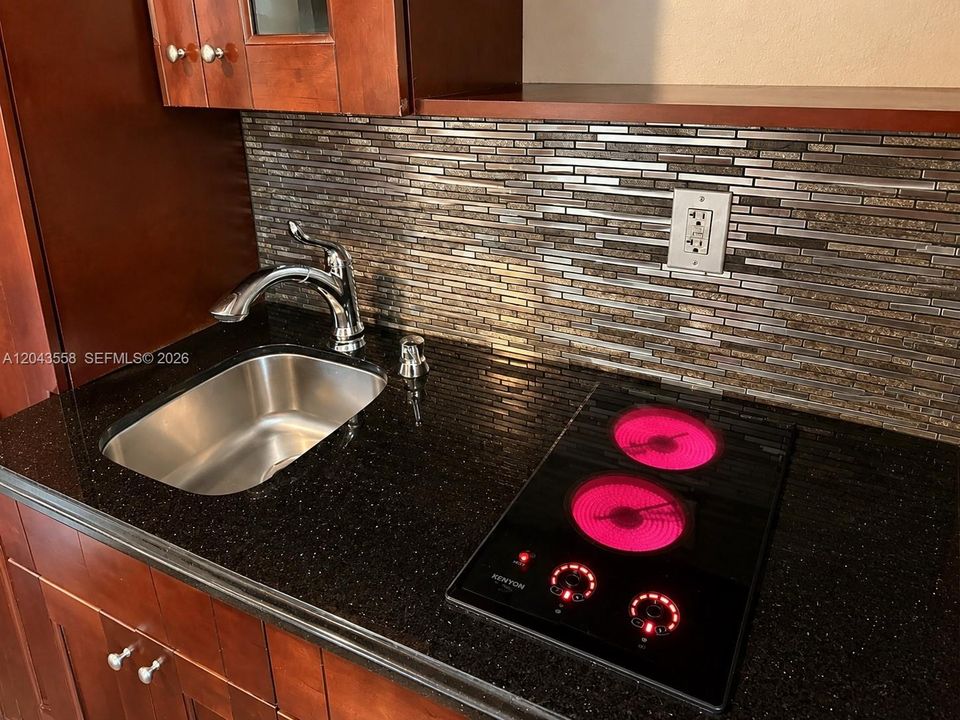 В аренду: $1,695 (0 спален, 1 ванн, 287 Квадратных фут)