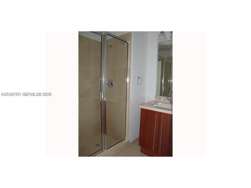 For Rent: $3,100 (1 beds, 1 baths, 693 Square Feet)