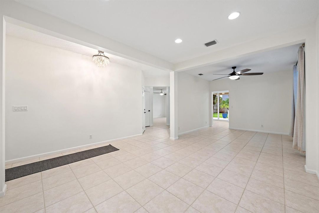 ENTRY / FORMAL LIVING - DINING ROOM