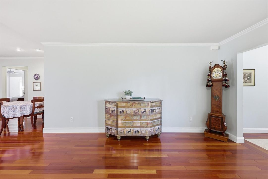 LIVING RM