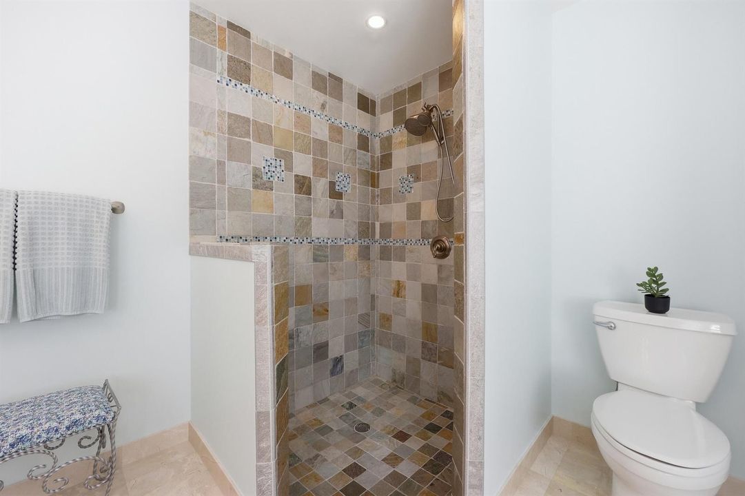 5'X5' WALK-IN SHOWER