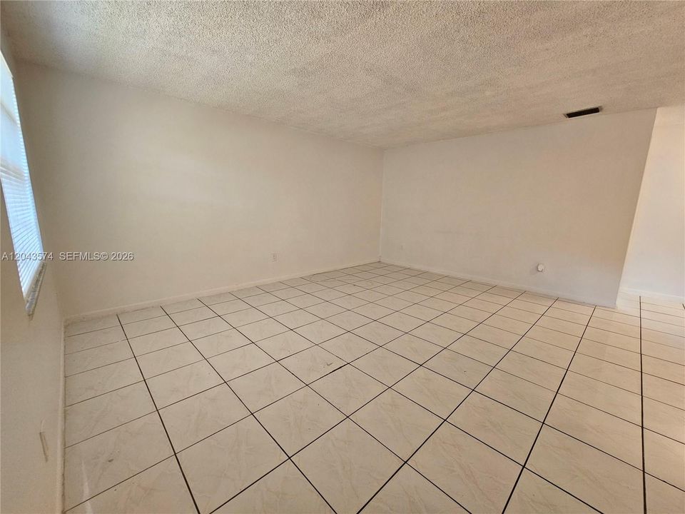 В аренду: $1,800 (1 спален, 1 ванн, 700 Квадратных фут)