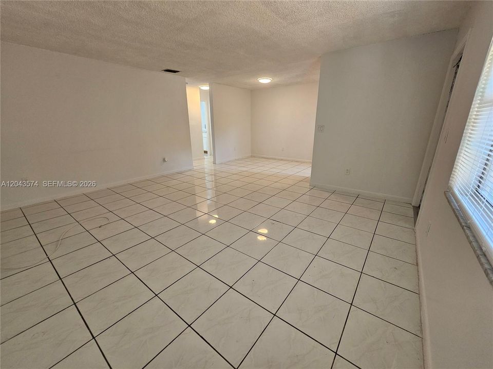 В аренду: $1,800 (1 спален, 1 ванн, 700 Квадратных фут)