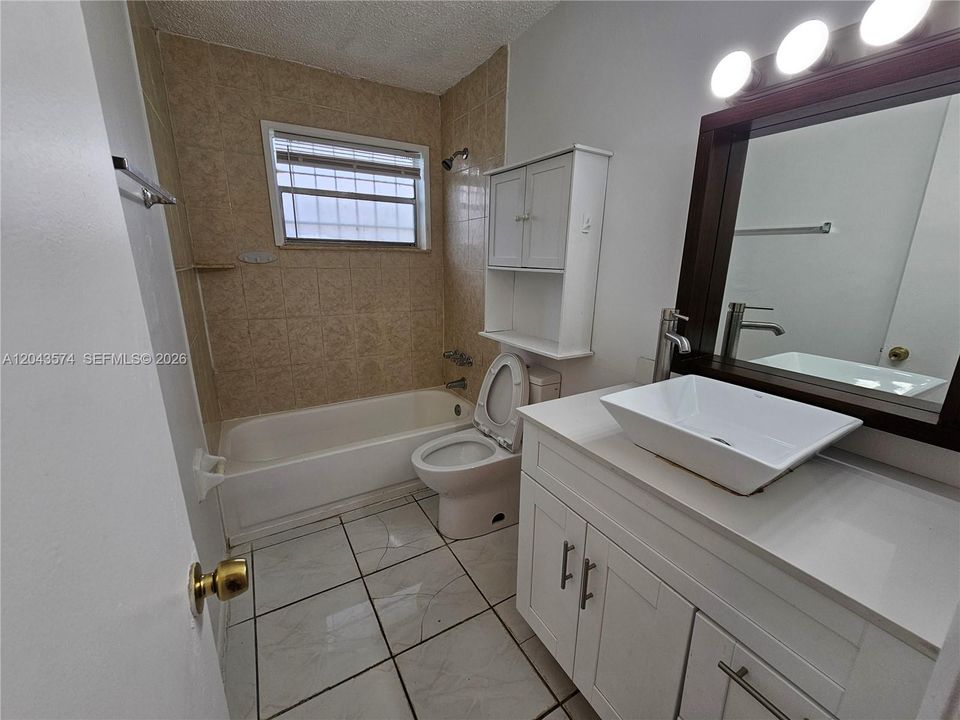 В аренду: $1,800 (1 спален, 1 ванн, 700 Квадратных фут)
