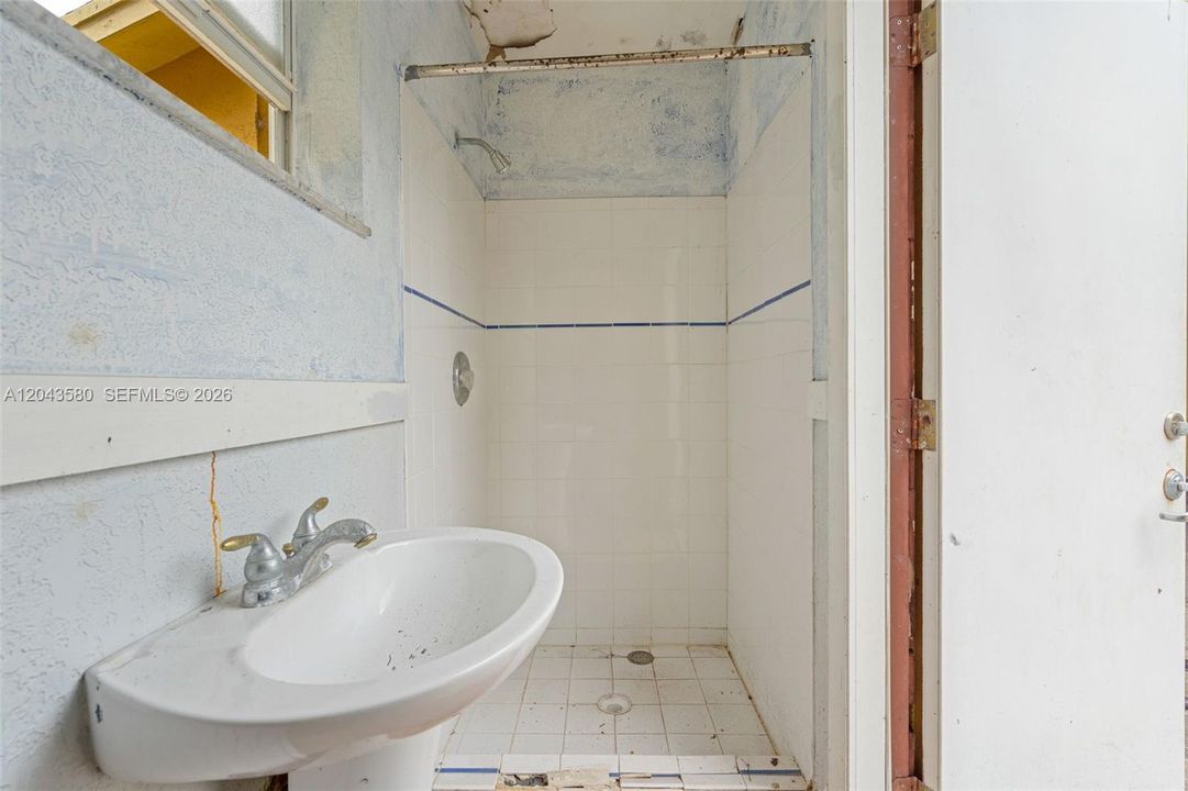 En Venta: $484,900 (4 camas, 2 baños, 2670 Pies cuadrados)