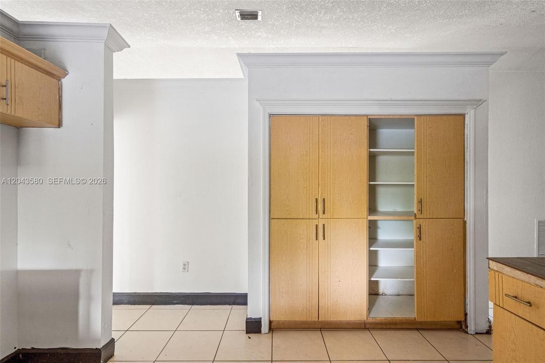 En Venta: $484,900 (4 camas, 2 baños, 2670 Pies cuadrados)
