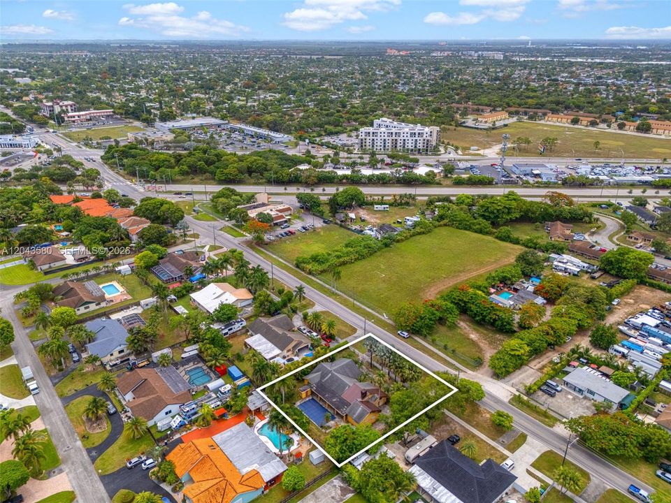 En Venta: $484,900 (4 camas, 2 baños, 2670 Pies cuadrados)