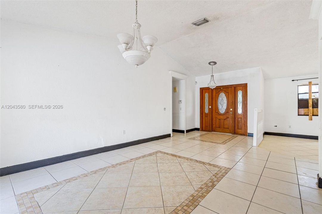 En Venta: $484,900 (4 camas, 2 baños, 2670 Pies cuadrados)