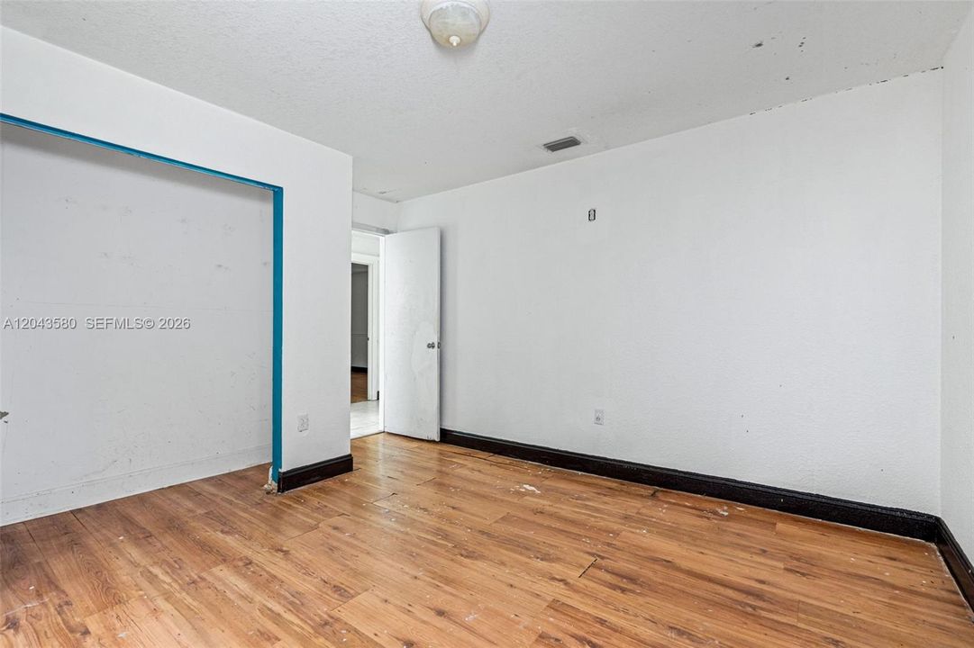 En Venta: $484,900 (4 camas, 2 baños, 2670 Pies cuadrados)