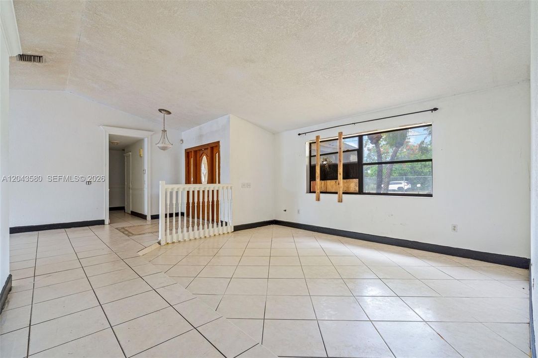 En Venta: $484,900 (4 camas, 2 baños, 2670 Pies cuadrados)