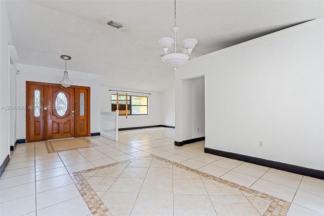 En Venta: $484,900 (4 camas, 2 baños, 2670 Pies cuadrados)