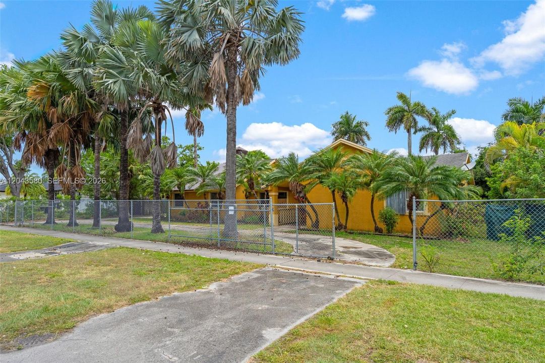 En Venta: $484,900 (4 camas, 2 baños, 2670 Pies cuadrados)
