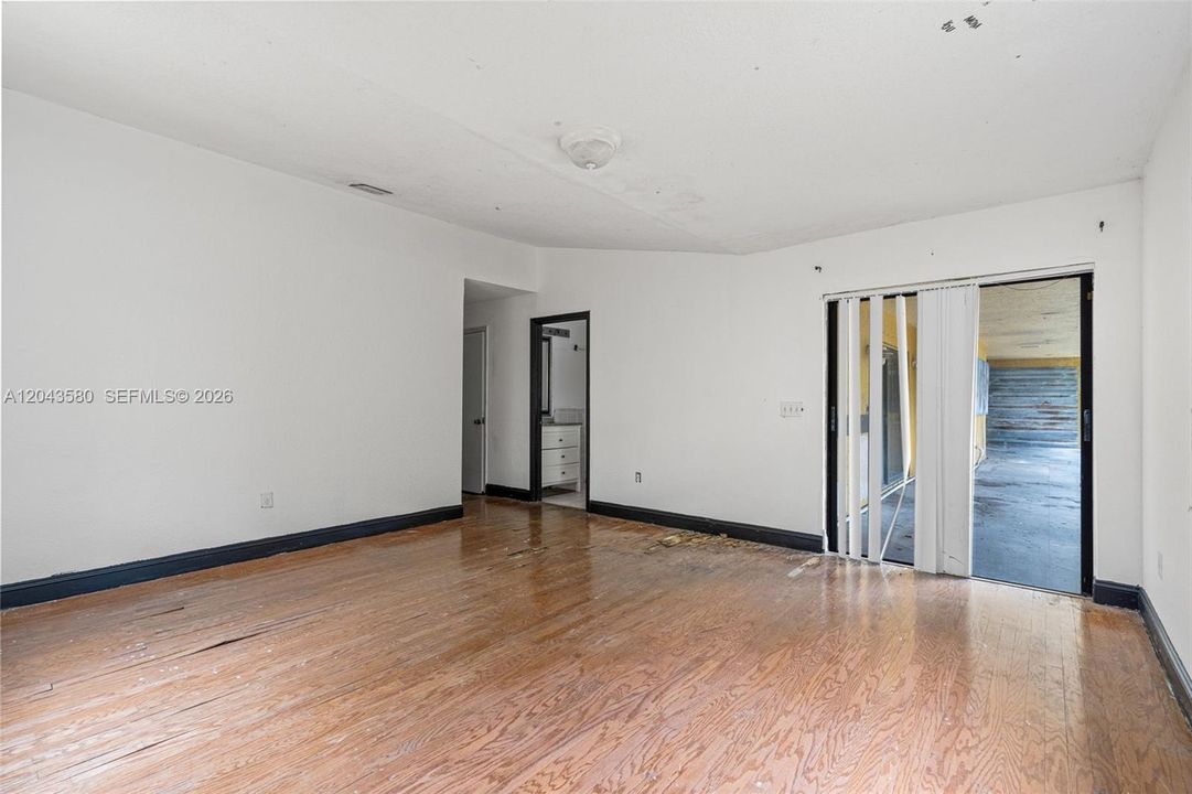 En Venta: $484,900 (4 camas, 2 baños, 2670 Pies cuadrados)