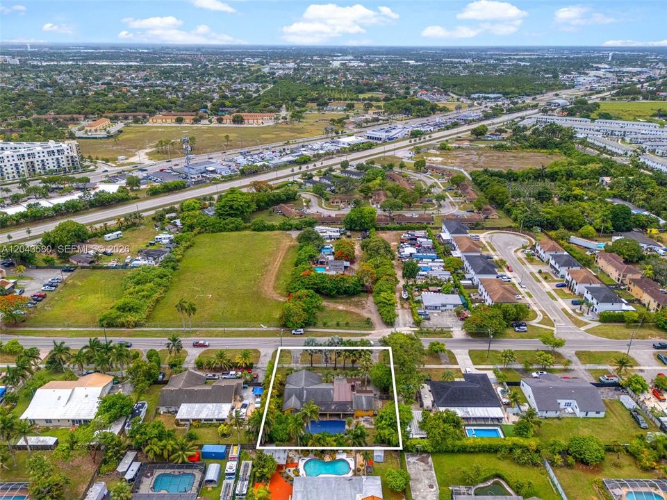 En Venta: $484,900 (4 camas, 2 baños, 2670 Pies cuadrados)