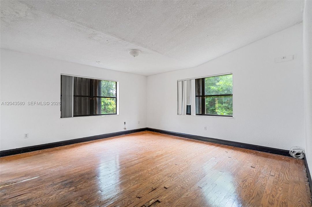 En Venta: $484,900 (4 camas, 2 baños, 2670 Pies cuadrados)