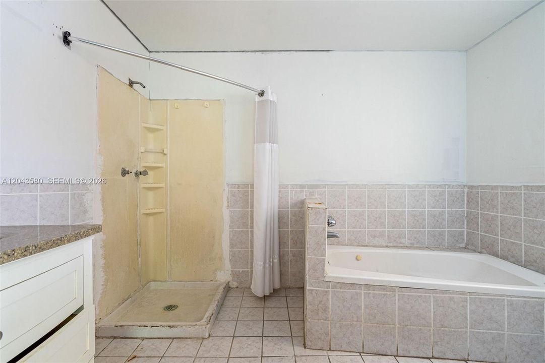 En Venta: $484,900 (4 camas, 2 baños, 2670 Pies cuadrados)