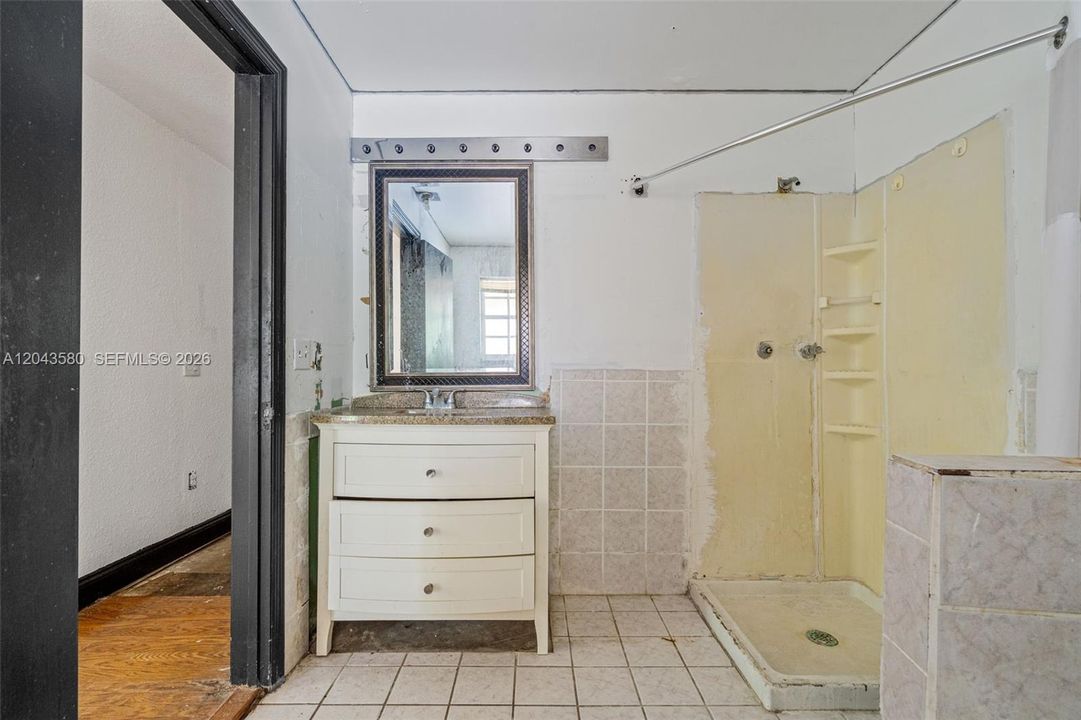 En Venta: $484,900 (4 camas, 2 baños, 2670 Pies cuadrados)