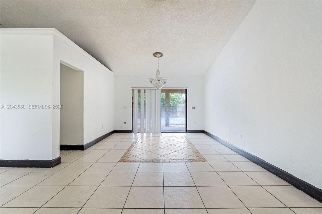 En Venta: $484,900 (4 camas, 2 baños, 2670 Pies cuadrados)