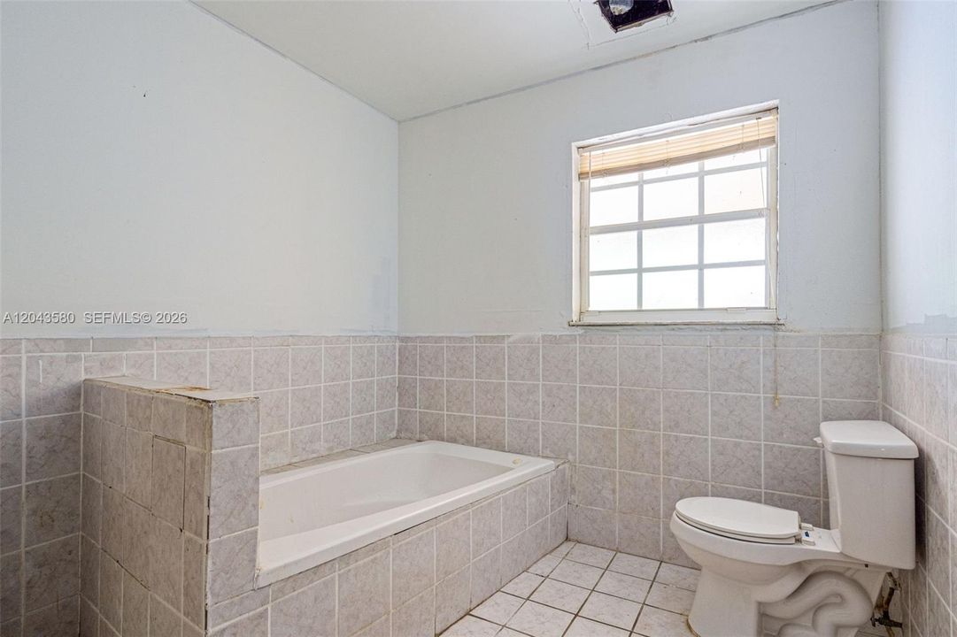 En Venta: $484,900 (4 camas, 2 baños, 2670 Pies cuadrados)